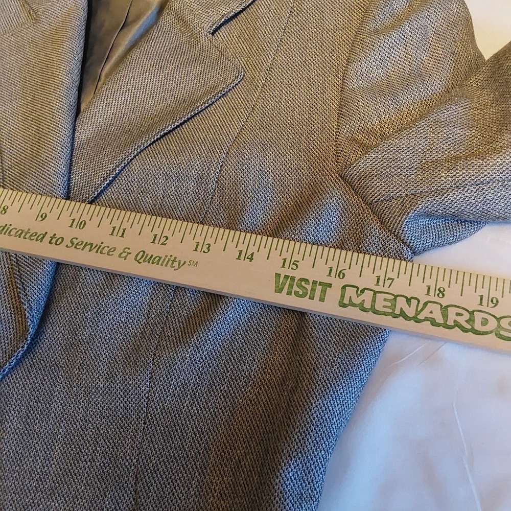 TAHARI Skirt Suit‎ Women Size 4 Gray Tweed Blazer Jacket With Snap Toggle - Picture 11 of 15